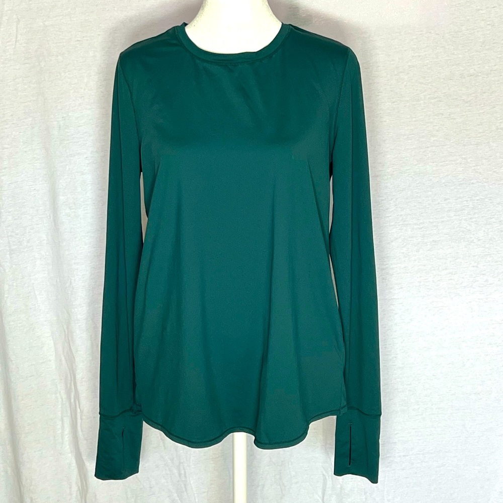 Athleta UPF 50 shirt with optional open tulip or tied back. Size S.